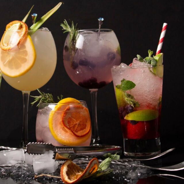 What does a Green Motorcycle and a Rolls Royce have in common?
 
They both feature on our cocktail menu!🙌🏽🍹
 
#spyglassbar #blackpoolsands #cocktailbar #sandsvenueresorthotel #blackpoolpromenade #venue #blackpoolcocktail